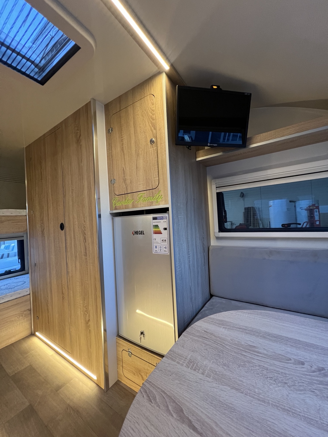 4 metre sabit ranzalı aile modeli buzdolabı ve oturma alanı