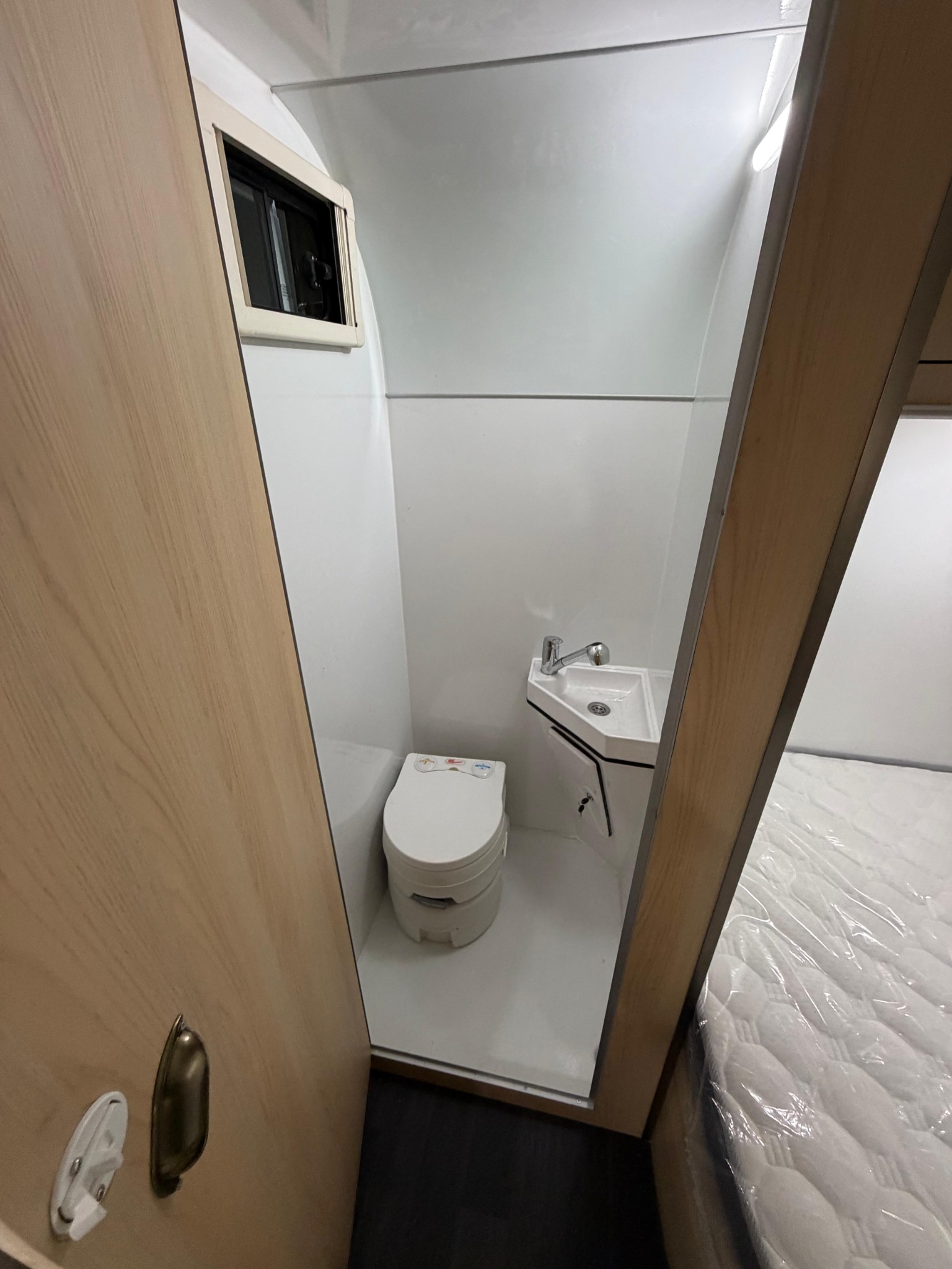 WC ve lavabo bölümü